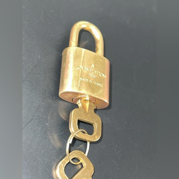 Authentic Louis Vuitton lock and key 306 - Picture 4 of 8